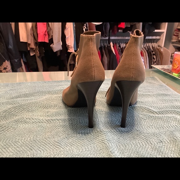 Elle Green lace up open toe boots. - Picture 2 of 4